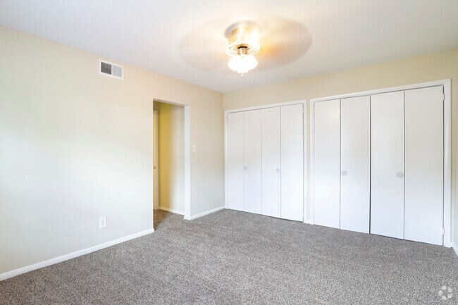 2 beds, 1 bath, 950 sq ft