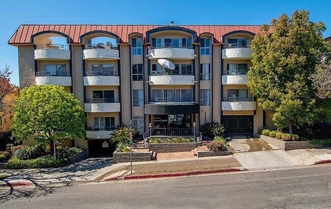 Photo - 1221 N Kings Rd Unidad 302