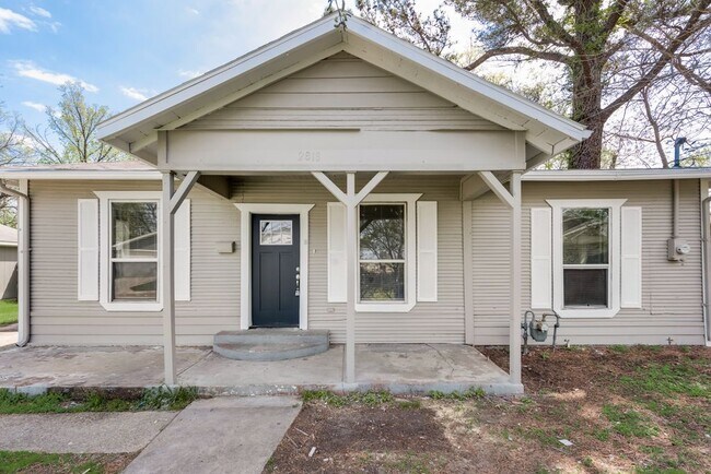 Photo - 2818 Oakdale St