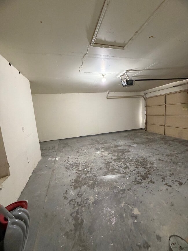 Photo - 323 Moss Hill Dr