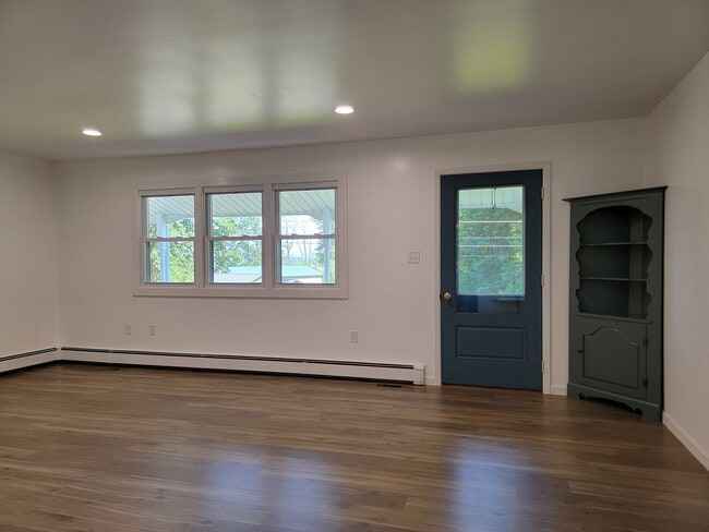 Photo - 661 Lauschtown Rd