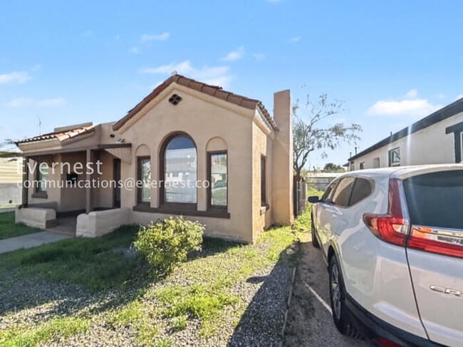 Photo - 934 E 7th St