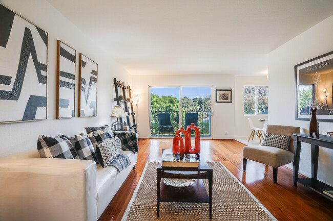 Living Area overlooking Patio - 2308 Schader Dr Condominio Unidad 203