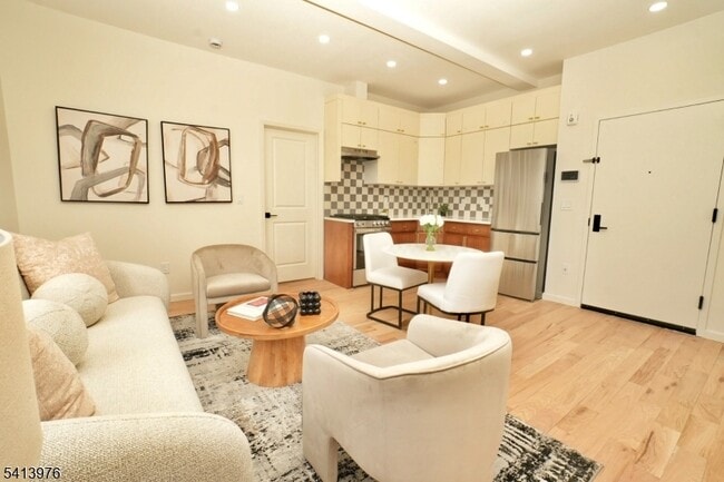 Photo - 15 Palisade Ave Unit 4