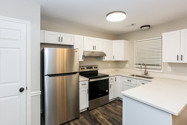 Photo - 300 Brookside Dr