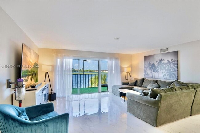 Photo - 605 Ives Dairy Rd Unidad 305-7