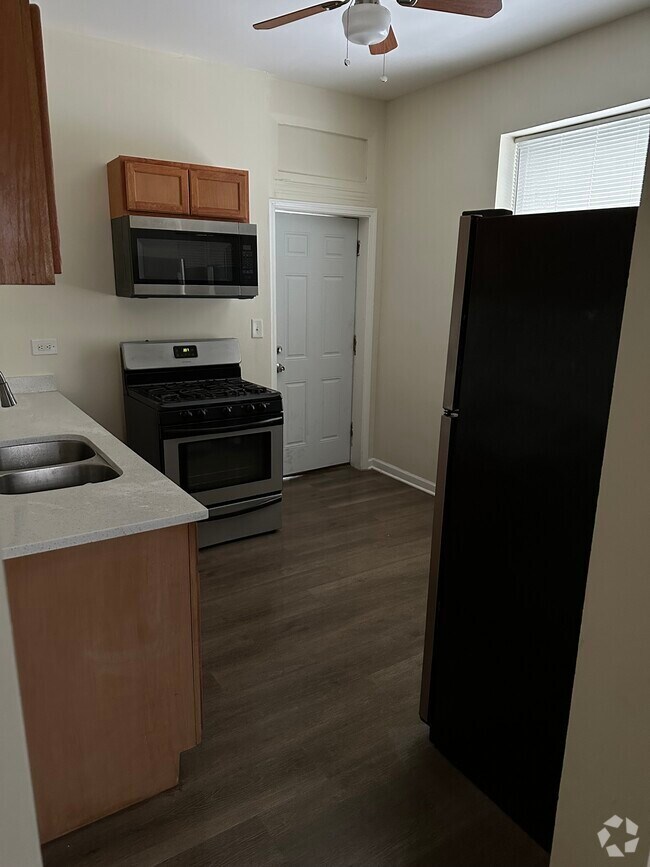 Building Photo - 5437 S Laflin St Rental
