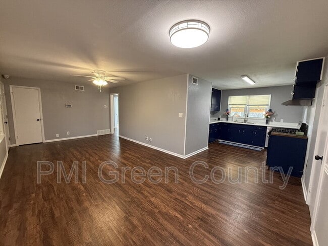 Photo - 9108 E Marshall St