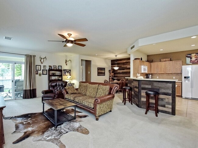 Photo - 304 Essex Ln