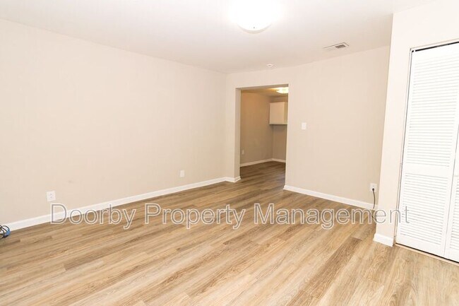 Photo - 417 N Hawthorne St Unit 421