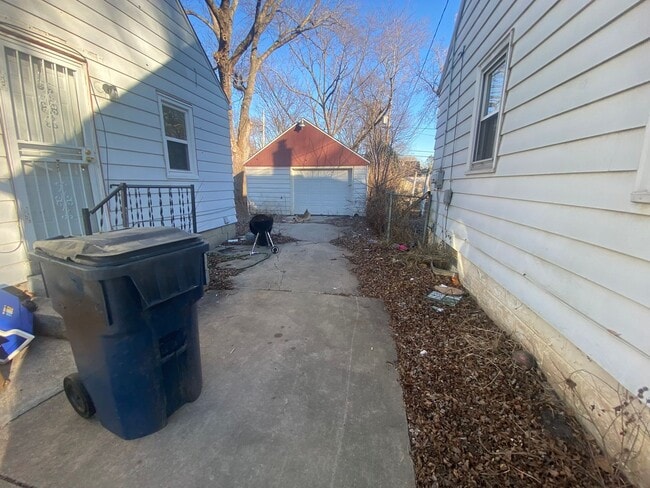 Photo - 3BR SINGLE FAMILY HOME, FULL BASEMENT, GREAT YARD, PARKING, GARAGE