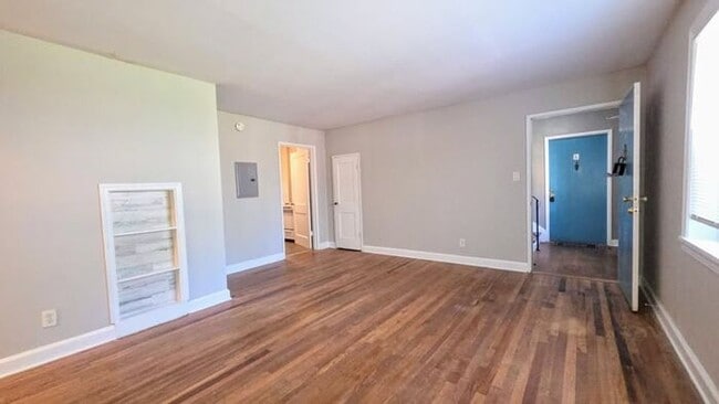 Building Photo - Move-In Special! One Month Free! Spacious One Bedroom Apartment Near Little 5 Points & Virginia H...