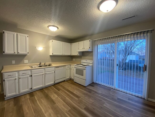 Photo - 2120 E Caulder Ave Unit 2120 E Caulder Avenue