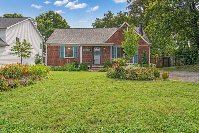 Building Photo - Beautiful Inglewood Home w/ Pool!