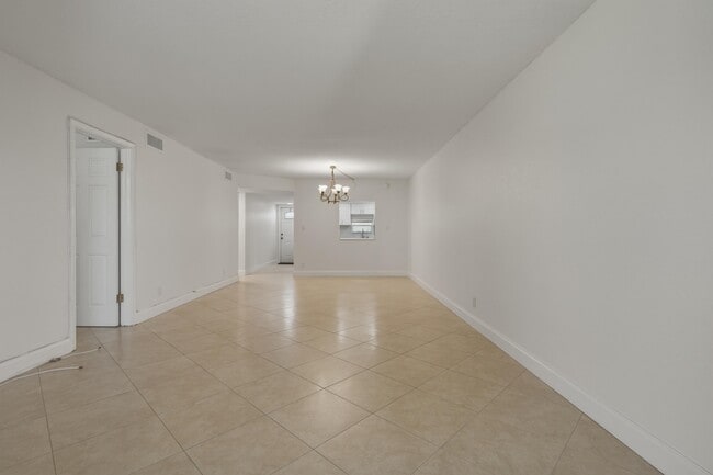 Photo - 681 S Hollybrook Dr Unidad 109