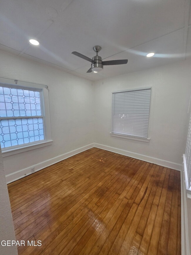 Photo - 4002 Pershing Dr