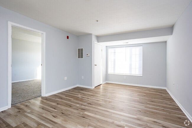 2BR, 2BA - 1,050SF