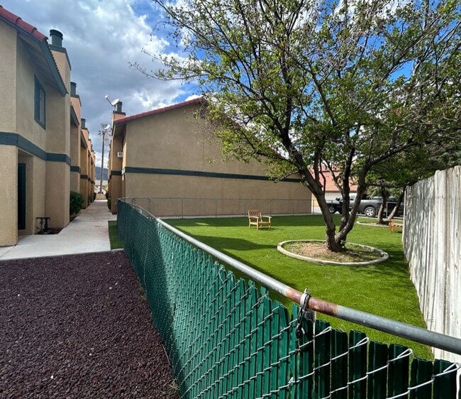 Building Photo - 21640 Brook Dr Unit Brook Dr 21640 C -