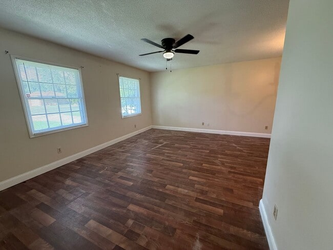1420 Claremont Cir