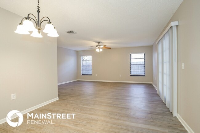 Photo - 1795 King Edward Dr