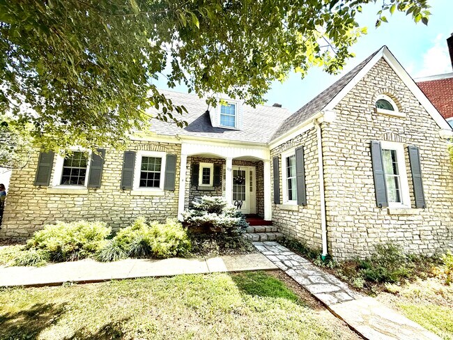 Photo - 113 College St