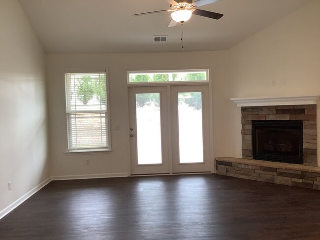 Photo - 125 Bur Oak Dr