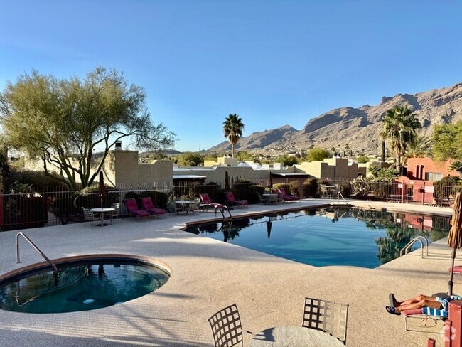 Building Photo - Two bedroom with Community Pool Rental