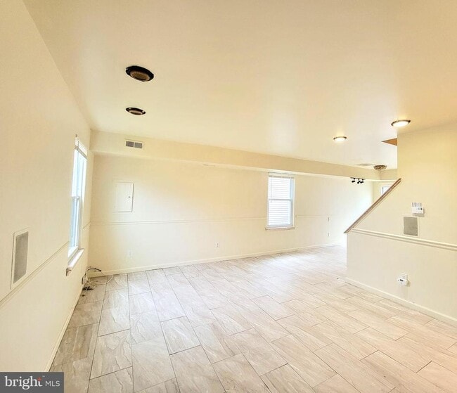 Photo - 115 Fomalhaut Ave