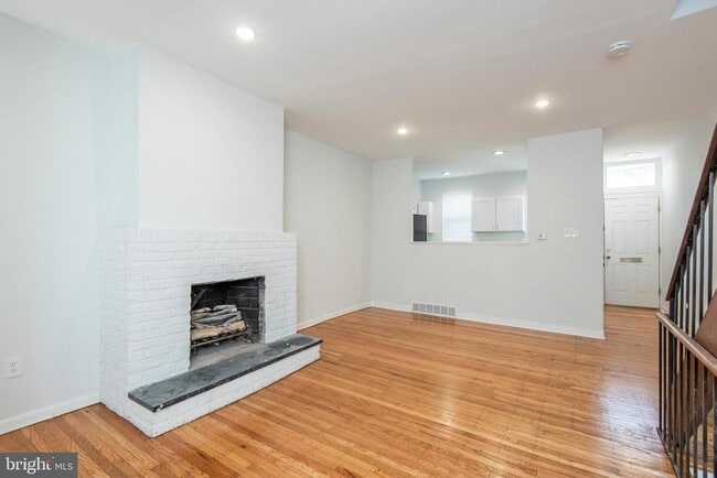 Photo - 3936 Delancey St