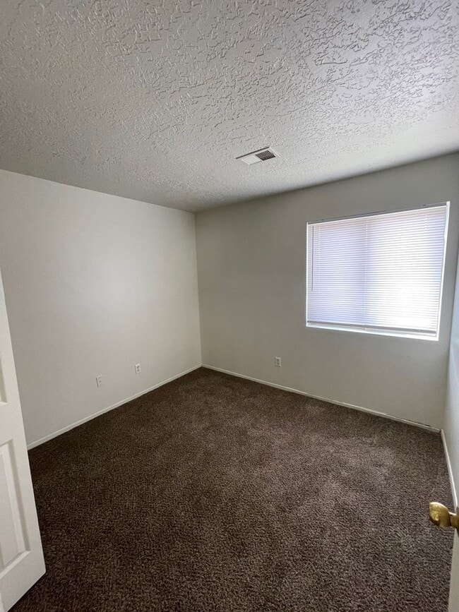 Photo - 956 Harrison Dr NE