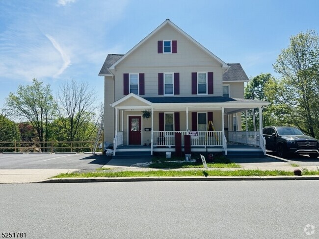 Building Photo - 48 Unionville Ave Rental