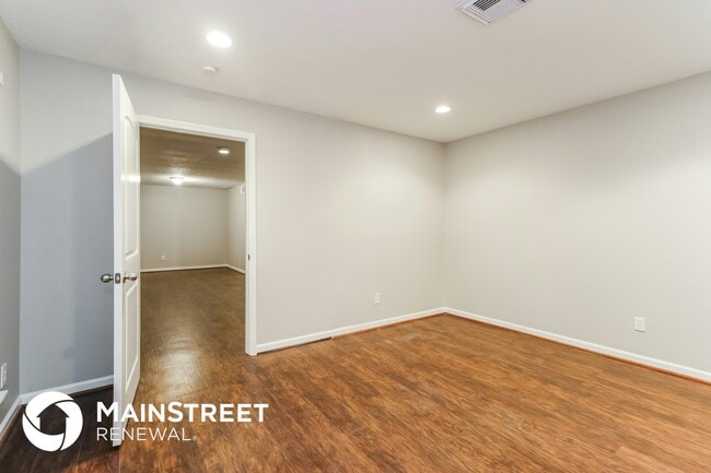 Photo - 647 Mosswood Dr