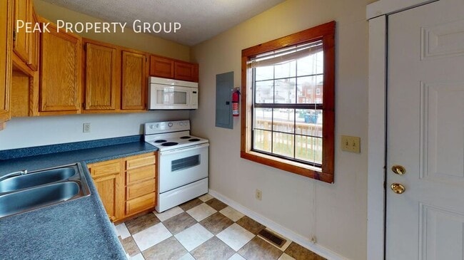 Photo - 1366 Indianola Ave