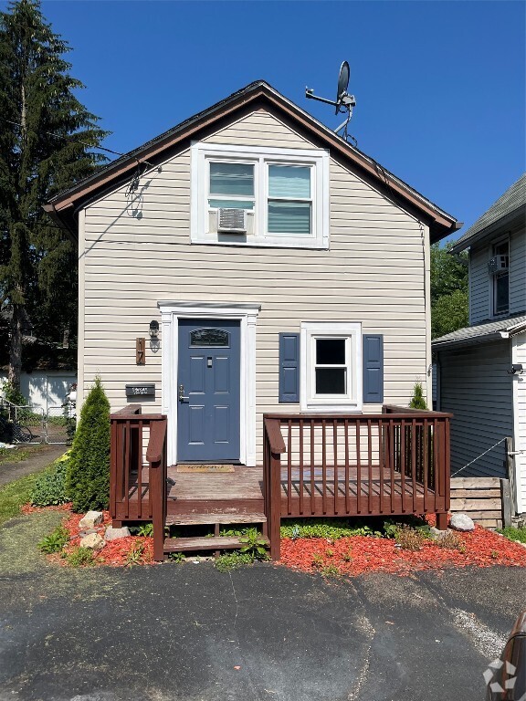 Building Photo - 17 St Cyril Ave Rental