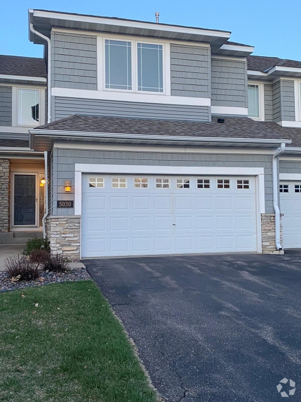Building Photo - 5030 Archer Ln N Rental