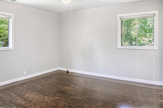 Photo - 436 Wedgeworth Rd