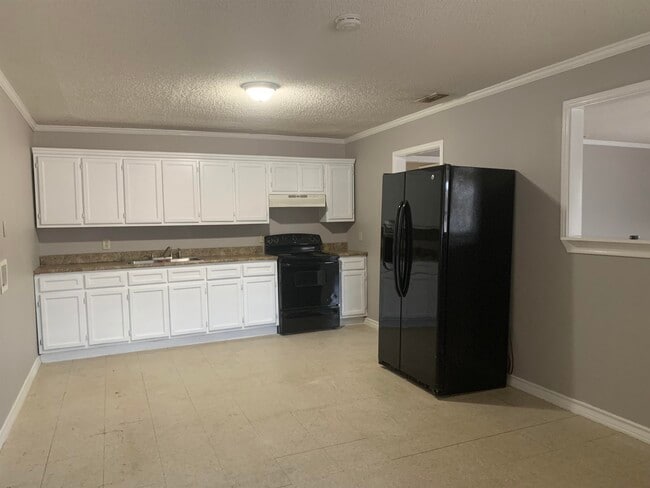 Photo - 3413 Pine St