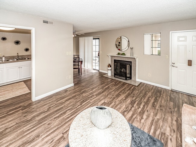 Building Photo - Woodlake Close Rental