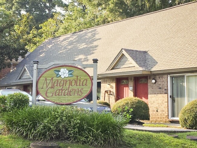 Photo - Magnolia Gardens