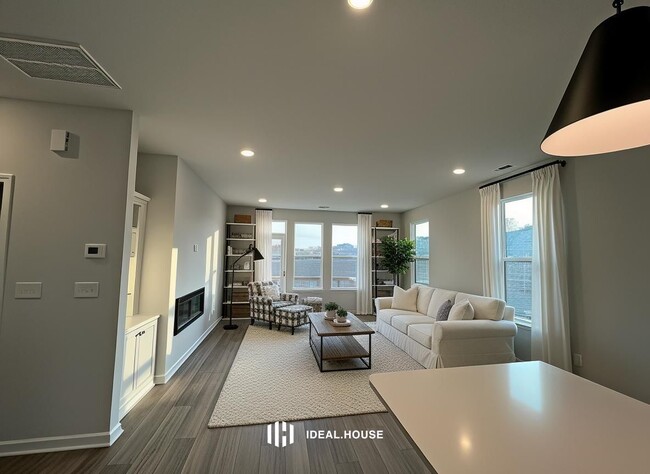 Photo - 375 Chesapeake Cmns St