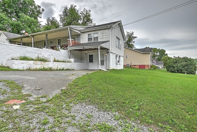 Building Photo - 305 Moorland Dr Unit # 1