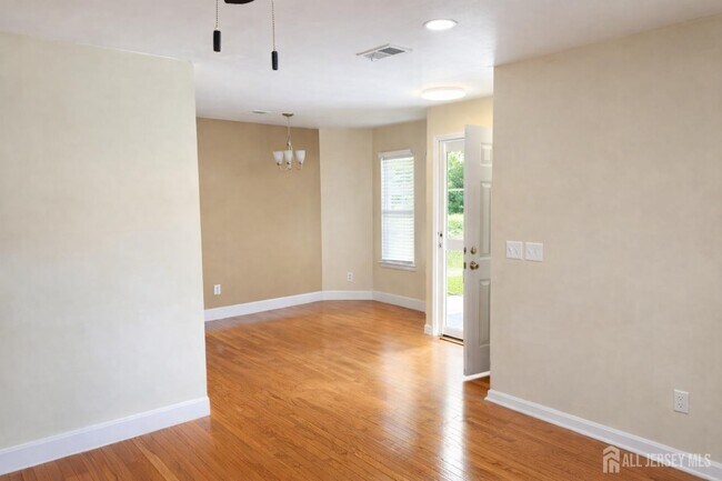 Photo - 1413 Pebble Pl