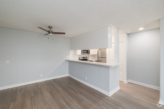 2BR, 2BA - 900SF - Kitchen