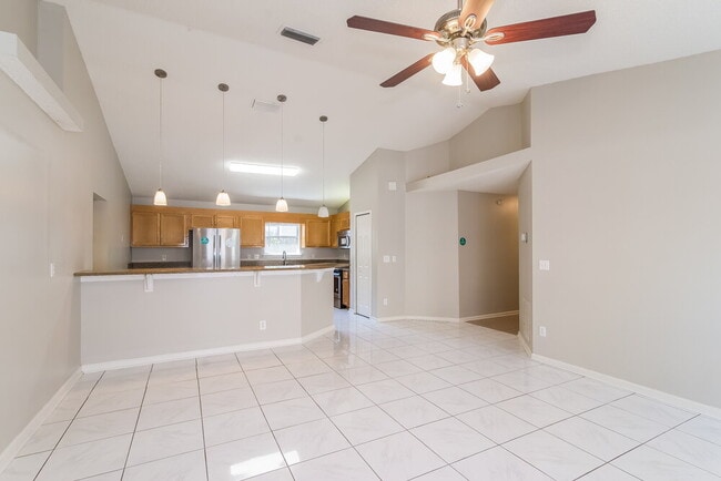 Photo - 2011 Cardiff Ln