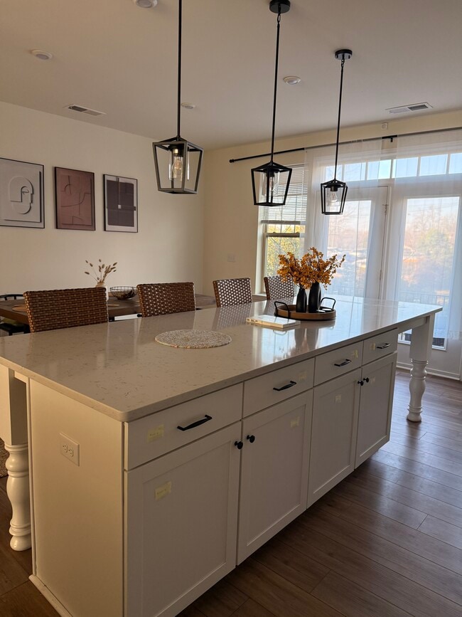 Photo - 338 Simeon Dr