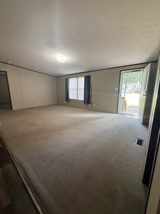 Sala de estar - 380 Pine Tree Loop Unidad A