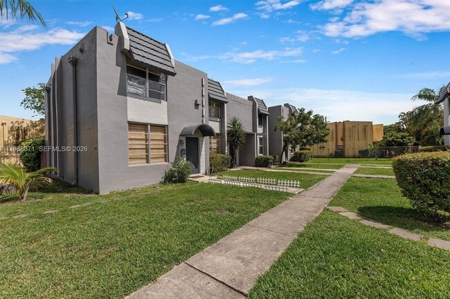 Photo - 314 NE Miami Ct