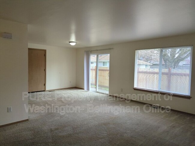 Photo - 413 Rowland Rd