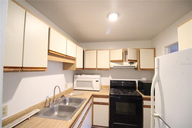 Photo - 3933 SW 26th Dr Unit D