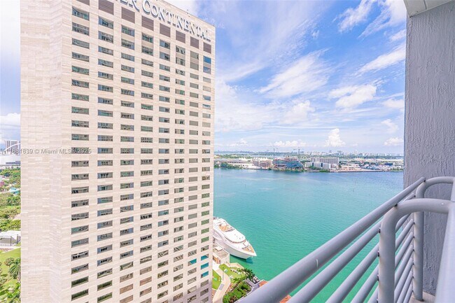 Building Photo - 335 S Biscayne Blvd Unit 2602